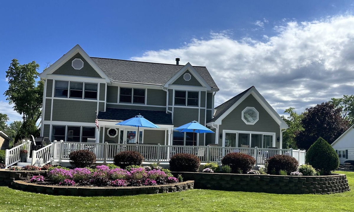 Powers Lake House | Powers Lake spacious retreat