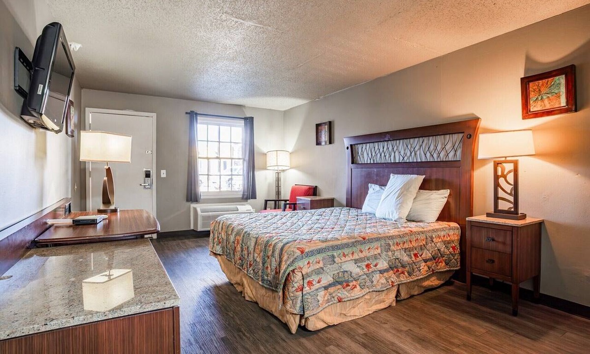 Walterboro - St. George Apartment | Premium King Bed|Walterboro SC