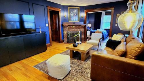Milton Apartment | Prestigious Milton Designer Home