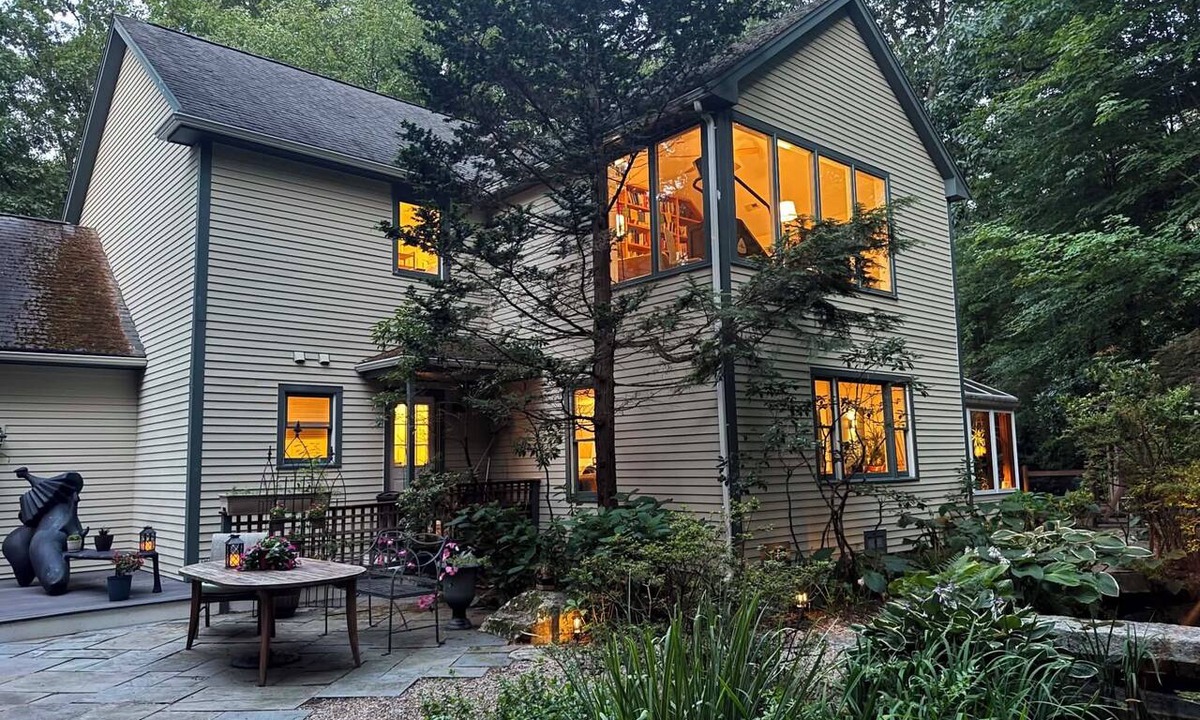 Southborough House | Private 1.5-Acre Luxury Retreat & Garden Oasis