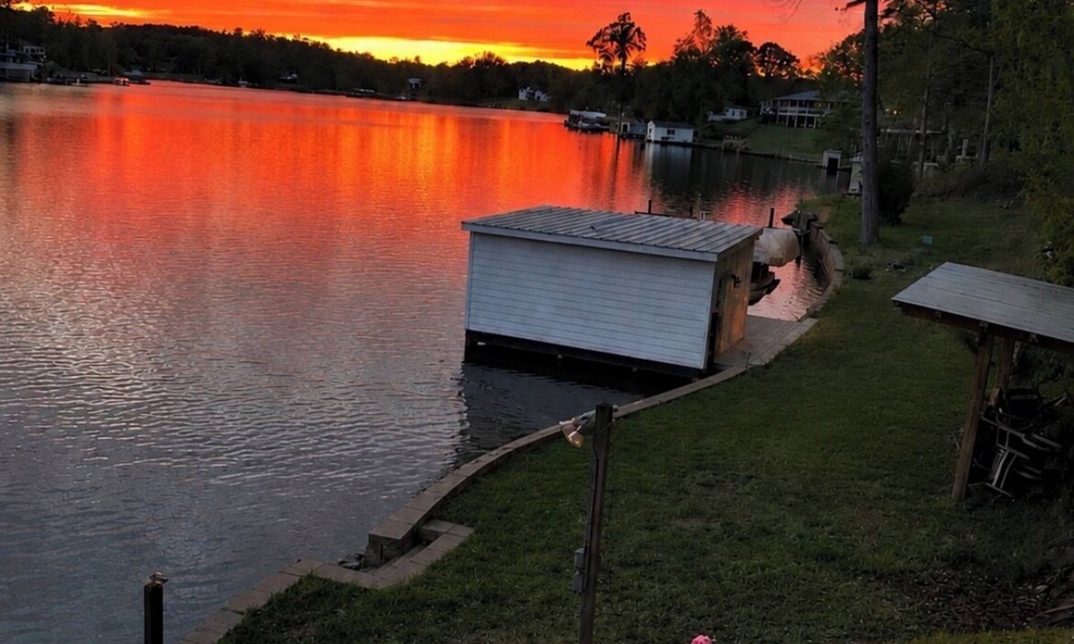 Lyman House | Private Lakefront Retreat Dock, Kayaks & Firepit
