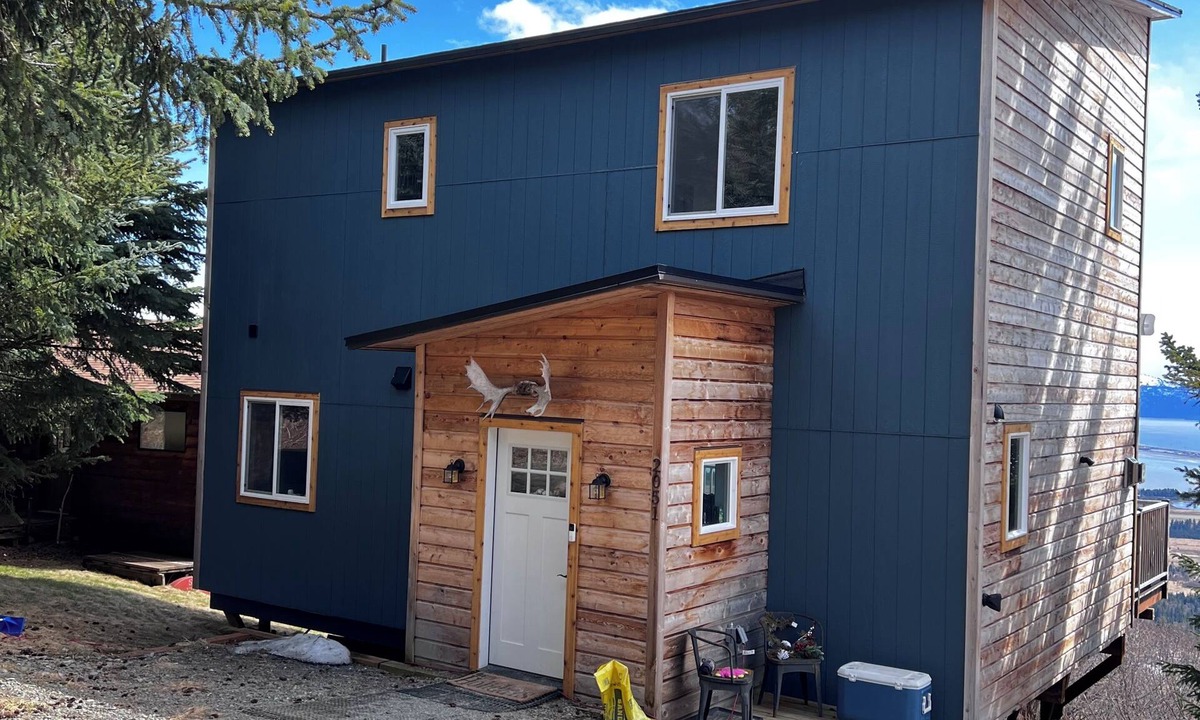 Homer House | Quaint 2-bedroom bungalow perched above Homer and Kachemak Bay.
