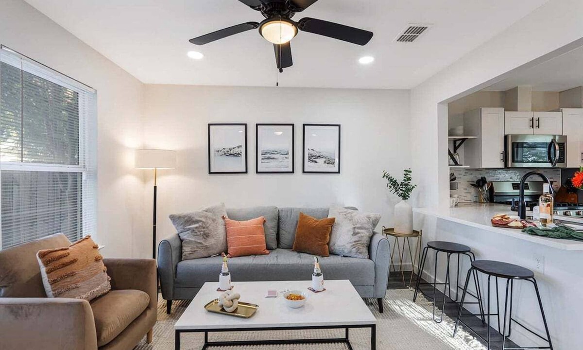 MLK House | Quaint E. Austin Home, Work Travel, Fenced Yard