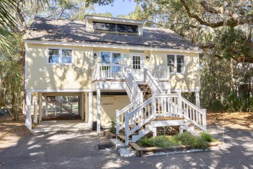 Tarpon Pond House | Quaint Seabrook Island Beach Cottage Near Charleston