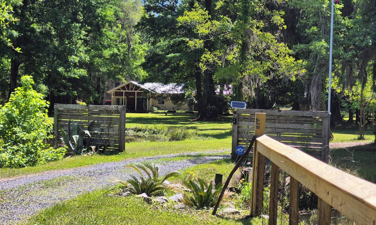 Hollywood House | Quiet, Secluded Getaway in Hollywood SC