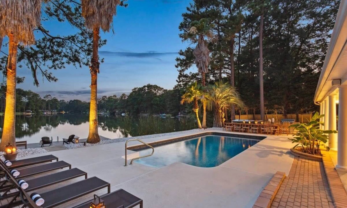 Talahi Island House | Rare 8BR Savannah Retreat | Pool, Lake & Game Room