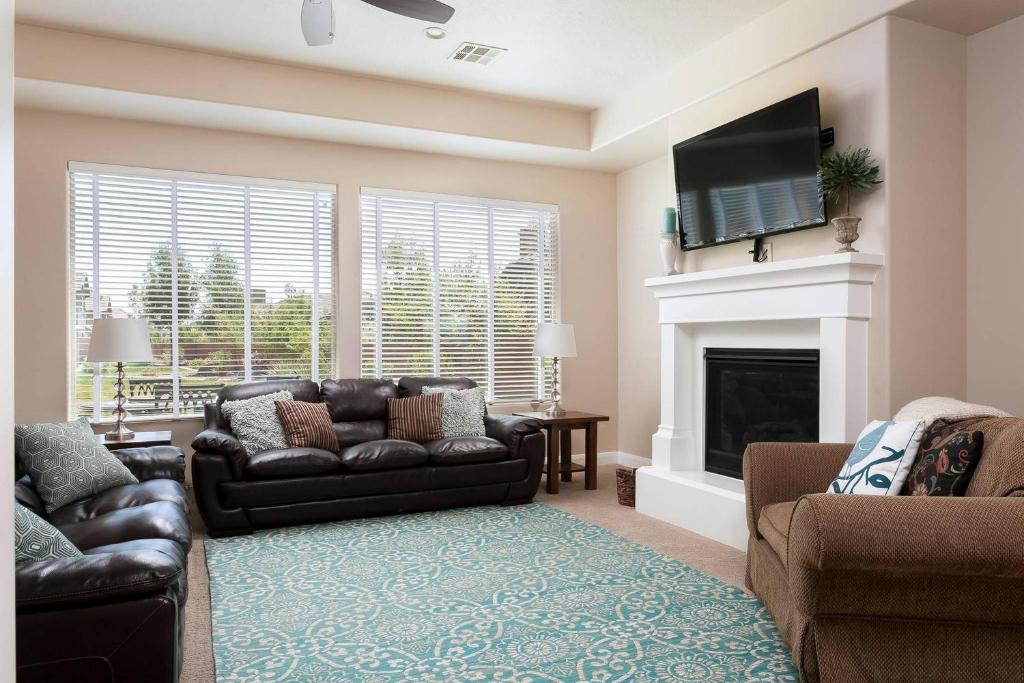 Washington Apartment | Red Cliffs