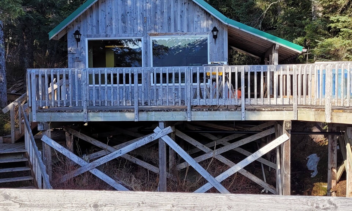 Homer Cabin | Remote Alaska cabin, located in the Kachemak Bay Park area of Tutka Bay.