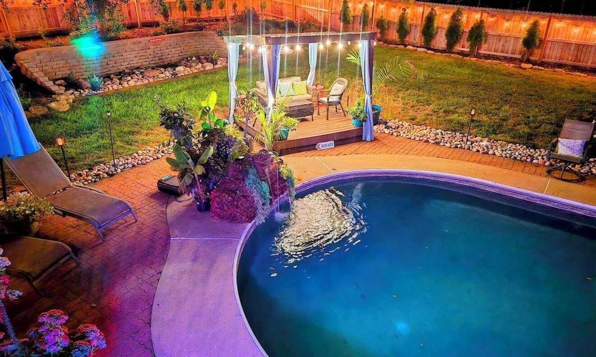 Shawnee House | Resort Style Home! Tiki Oasis-sleeps 12, Pool/Sand Beach, World Cup