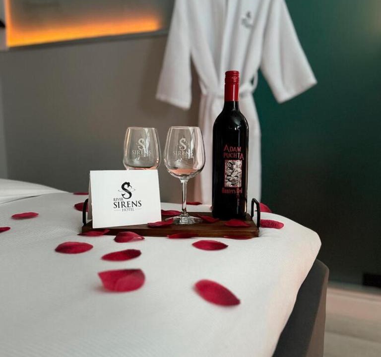 Washington Hotel | River Sirens Hotel-Contactless Check in Hotel