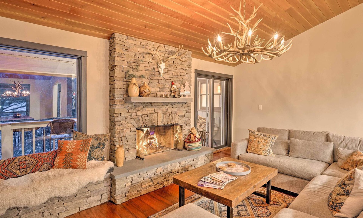 Lincoln Condo | Riverfront Lincoln Condo: 1 Mi to Loon Mountain!