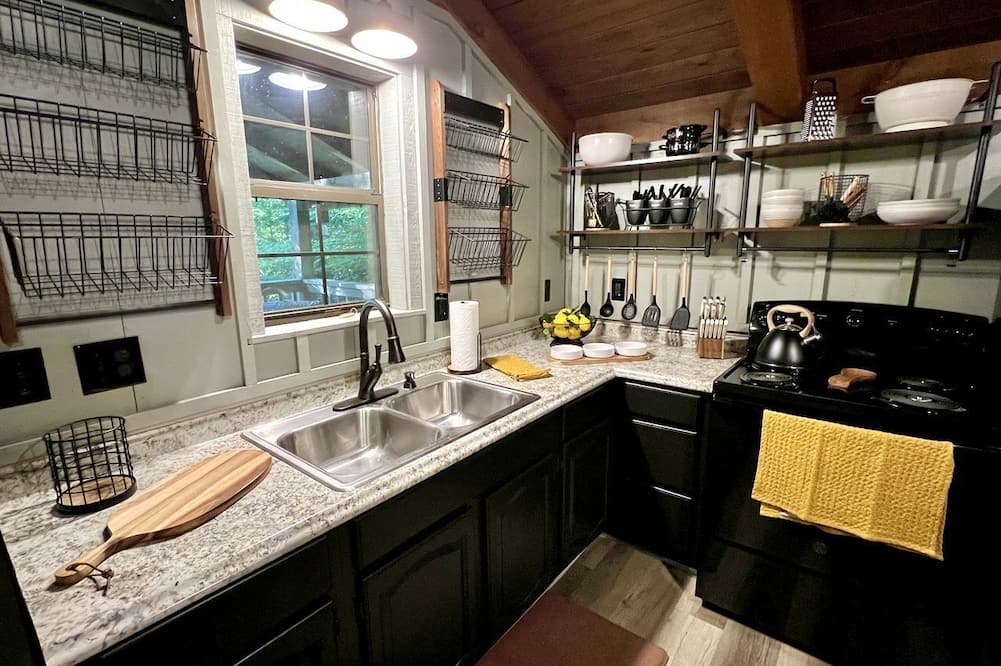 Townsend Cabin | Romantic Cabin Ideal for a Secluded Escape in Townsend, Tennessee