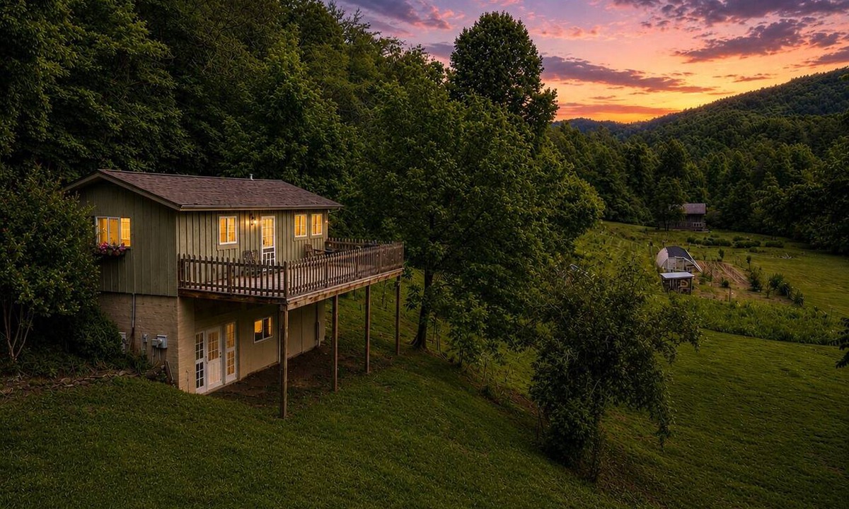 Purlear Cottage | Romantic Mountain Cottage Near Boone