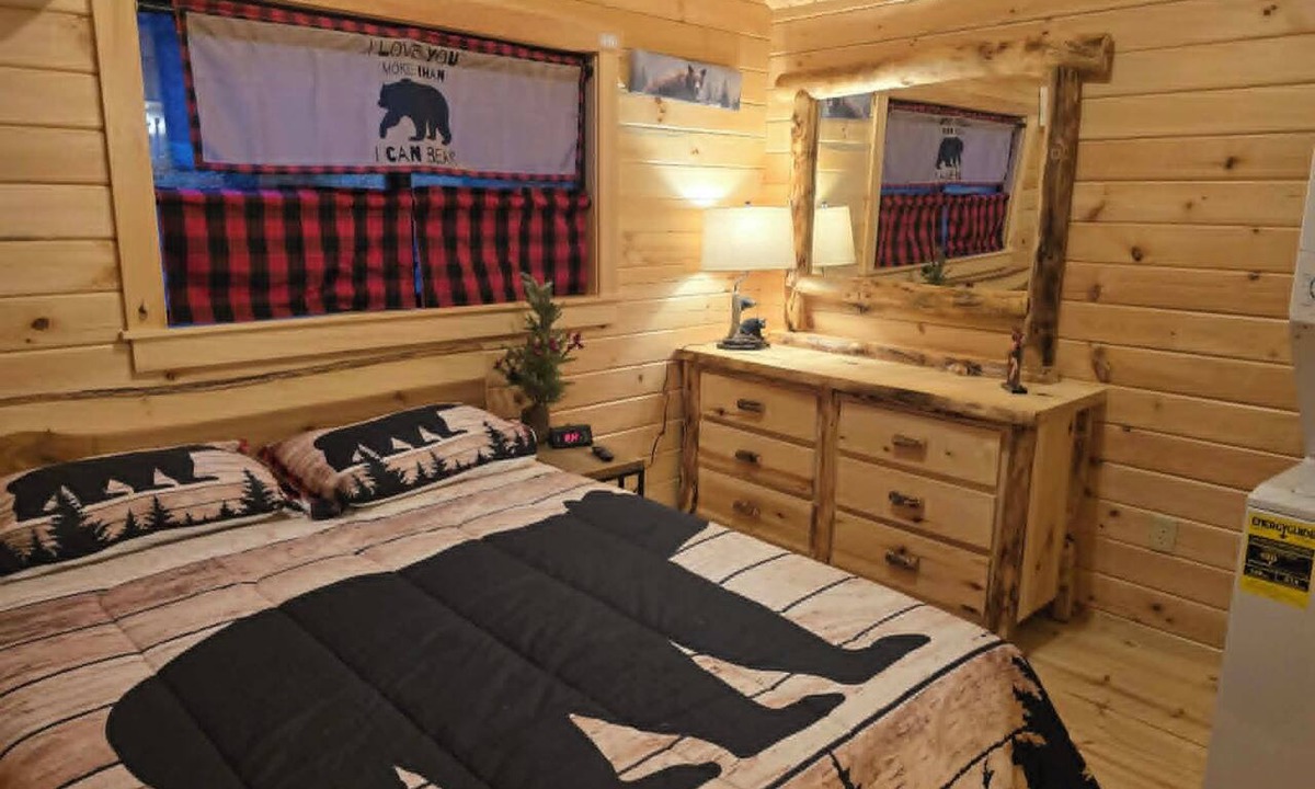 Vein Mountain Cabin | Romantic Woodsy nook located in Union Mills, North Carolina.