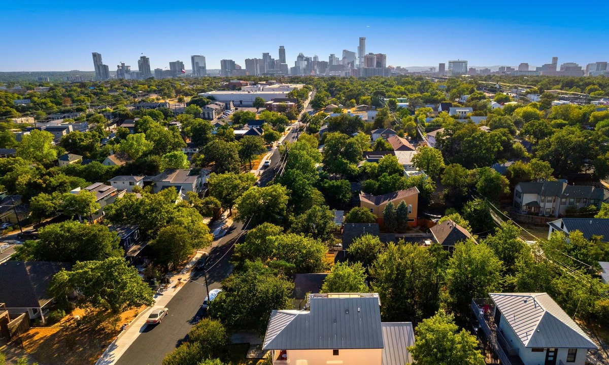 Foster Heights House | Rooftop Deck | 2 Miles to Downtown