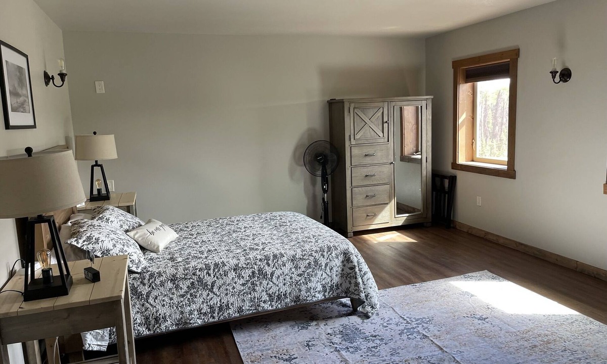 Susitna North Apartment | Room 4- Bunk Room in the Farmhouse -