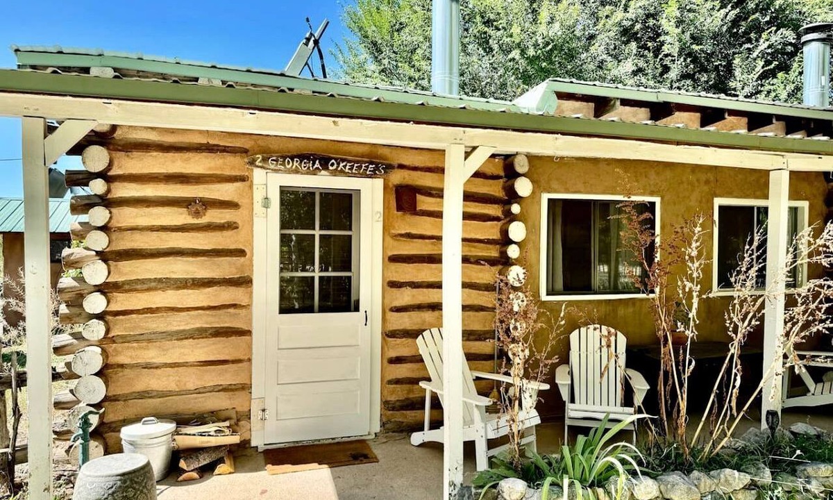 San Cristobal Cabin | Rural Log Cabin Rental for Couples near Taos Ski Valley