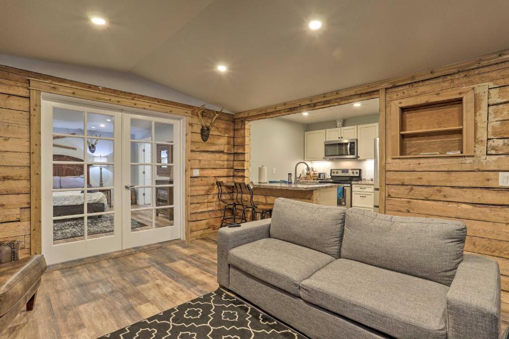 South Addition Apartment | Rustic Anchorage Hideaway: Walk to Coastal Trail!