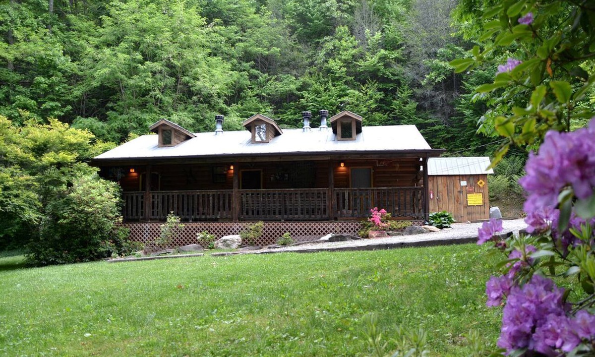 Cherokee Cabin | Rustic Family-Friendly Log Cabin in the Smoky Mountains, North Carolina