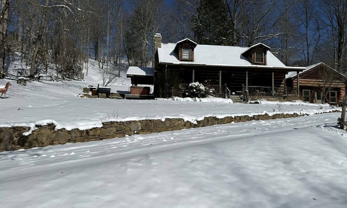 Clyde Cabin | Rustic Log Cabin Rental with a Hot Tub near Asheville, North Carolina