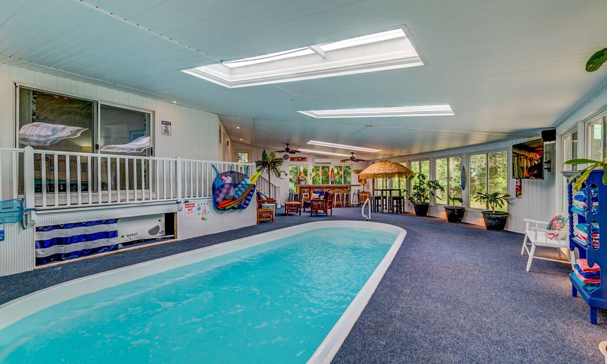 Eutawville House | Secluded Lakefront House w/indoor pool - 2 Houses - Margaritaville Bar