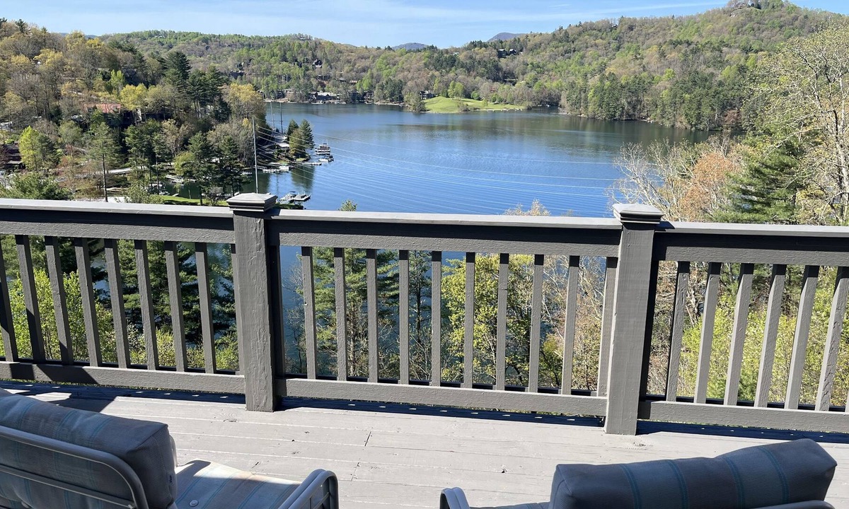 Glenville Villa | SERENITY BY THE LAKE VILLA