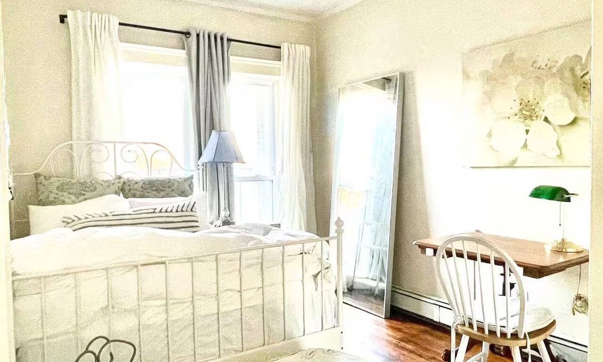 North Brookline Apartment | Shared Apartment Private Room: BU, Longwood/Harvard Medical, Fenway