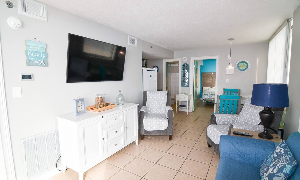 Crescent Beach Condo | Short stays. 20% off 7 nights thru Aug. or 15% off 3-6 thru Aug.
