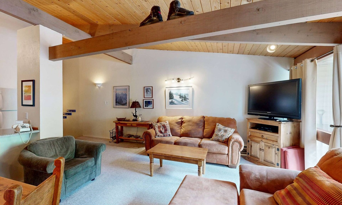 Taos Ski Valley Condo | Sierra Del Sol 10 - Hot Tub, Walk to Lifts & Town