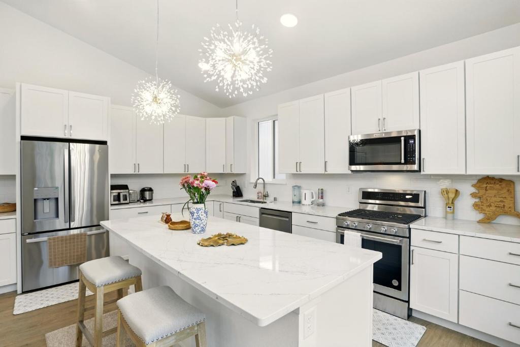 Sand Lake House | SINGLE HOUSE 17- New build-beautiful lake view-5 beds 12 sleeping