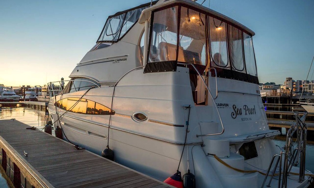 Thompson Square - Bunker Hill Boat Rental | Six-Person Luxury Yacht Rental in the Boston Harbor of Massachusetts