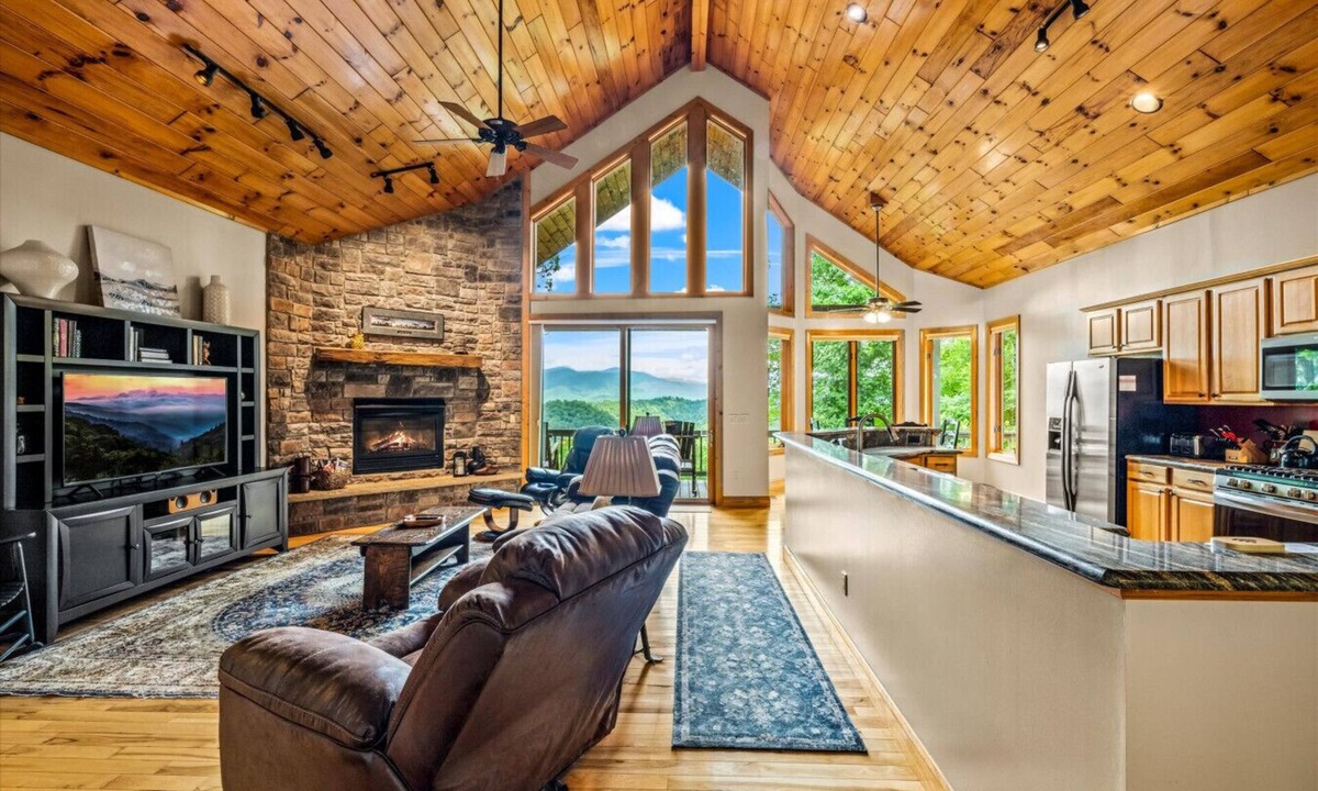 Whittier House | Sky View | Smoky Mtn Retreat · Stunning Views · Game Room · Gated Community