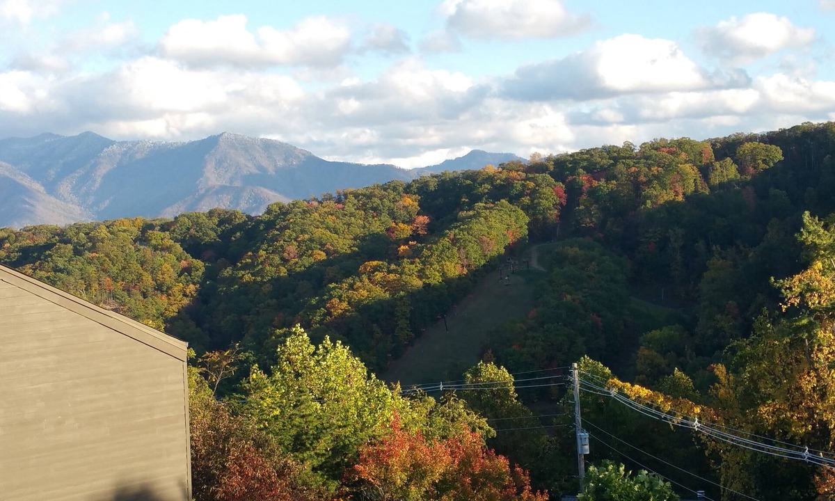 Chalet Village Condo | Sleep on a cool mtn top! Awesome views, pool hot tubs suana king bed! Promos!