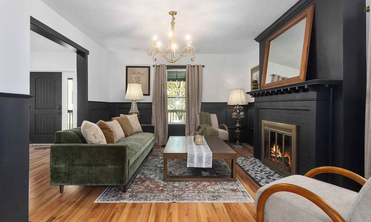 Southmoreland House | Sleeps 10|5BR 2.5Ba Home|Near Plaza+Pets Welcome