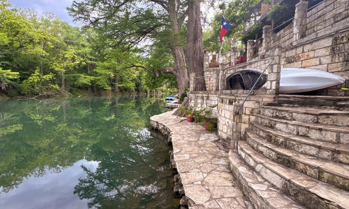 Canyon Lake House | Sleeps 14 on the River! Free Kayaks -by Whitewater