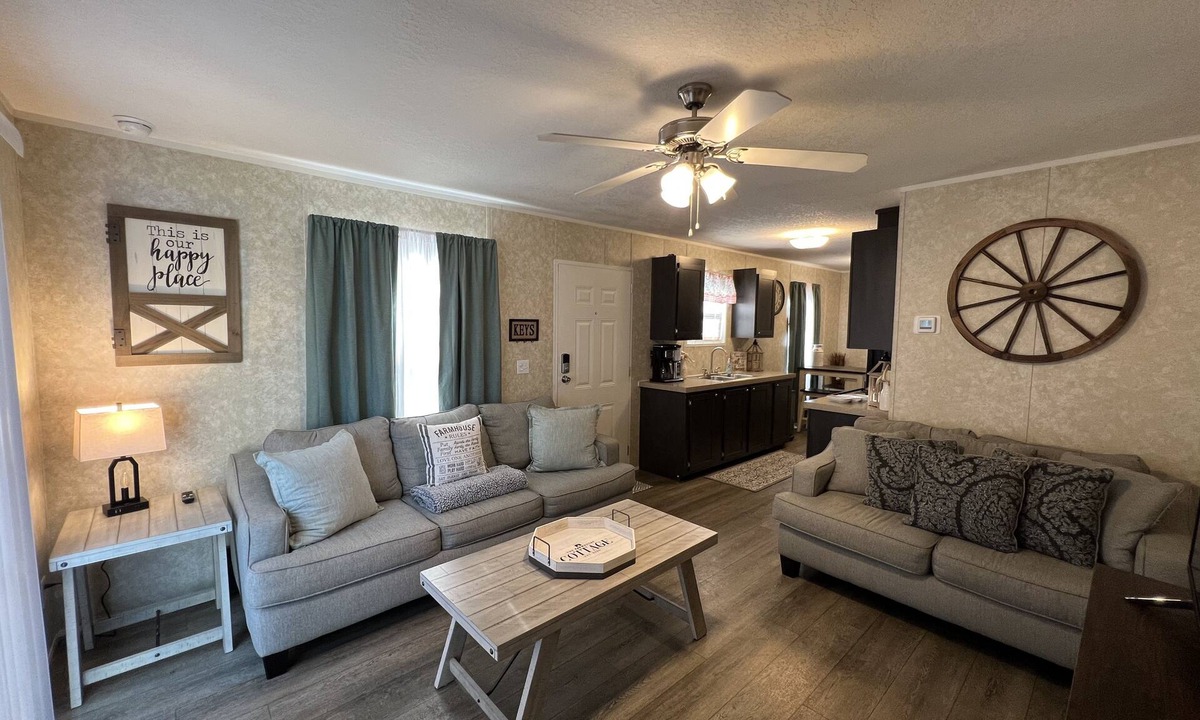 Eden Cottage | Sleeps 4 -Private Country Retreat Near Savannah & Beaches - Close to i-95 & i-16