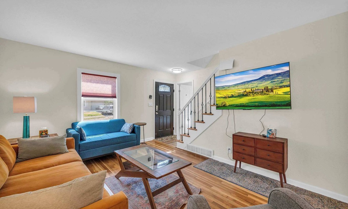 South Kansas City House | Sleeps 8 4BR Game Room+Hot Tub