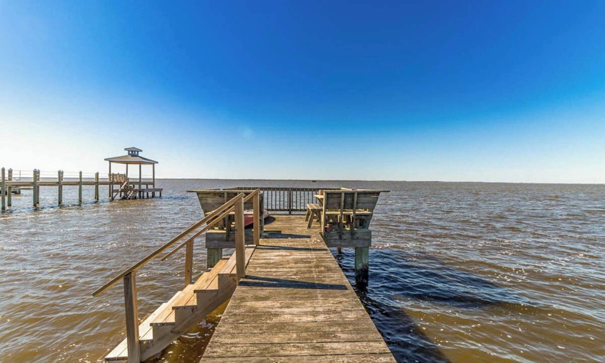 Monteray Shores House | Soundfront pet-friendly Corolla home w/private pool & hot tub!
