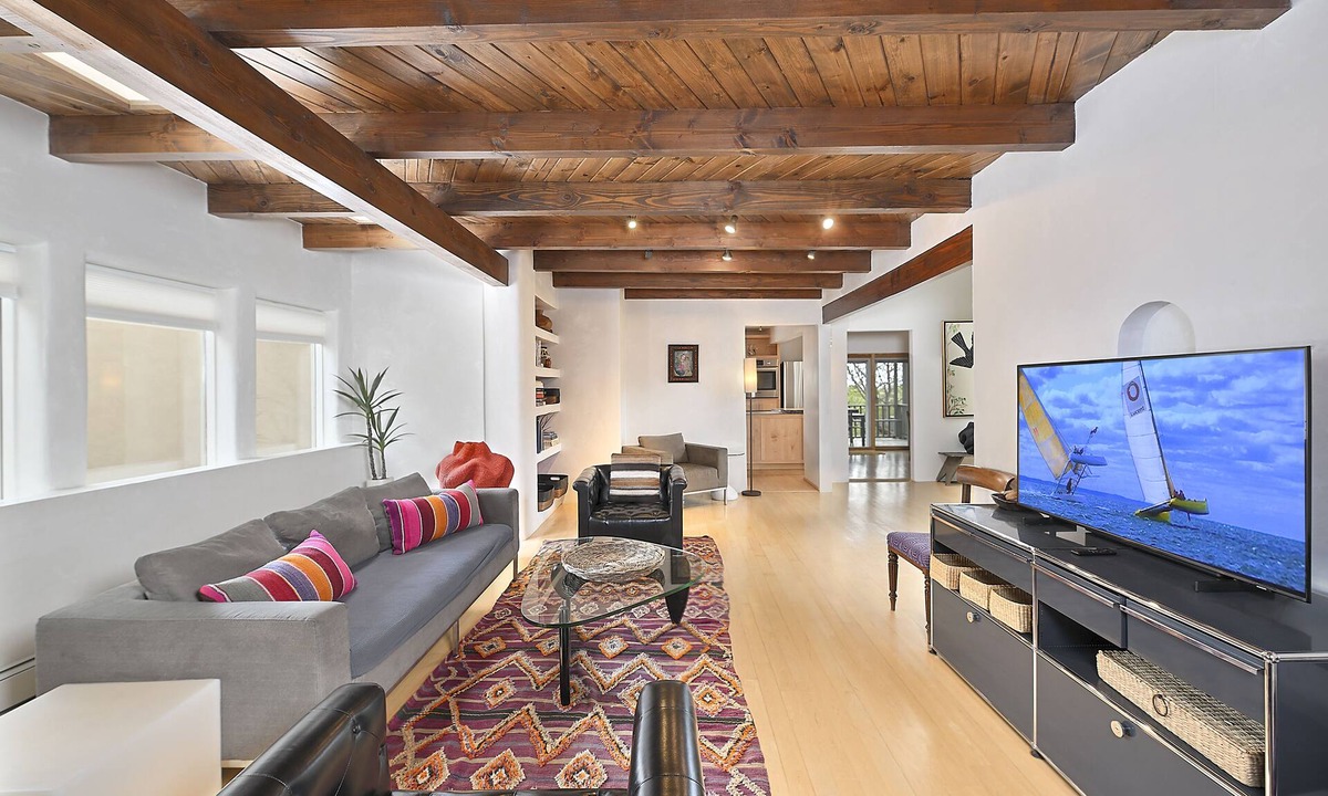 Historic Eastside House | Spacious 3 bedroom, 2 bathroom luxury home; AC; 1 mile to historic Canyon Road