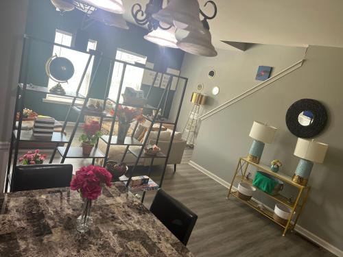 Belvedere Park Apartment | Spacious 3 bedroom 3 bathroom cozy home with patio 15 mins away from ATL