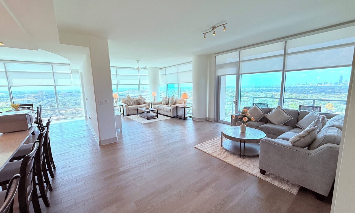 Texas Medical Center Apartment | Spacious 3-bedroom apartment Near MD Anderson With Shuttle service.