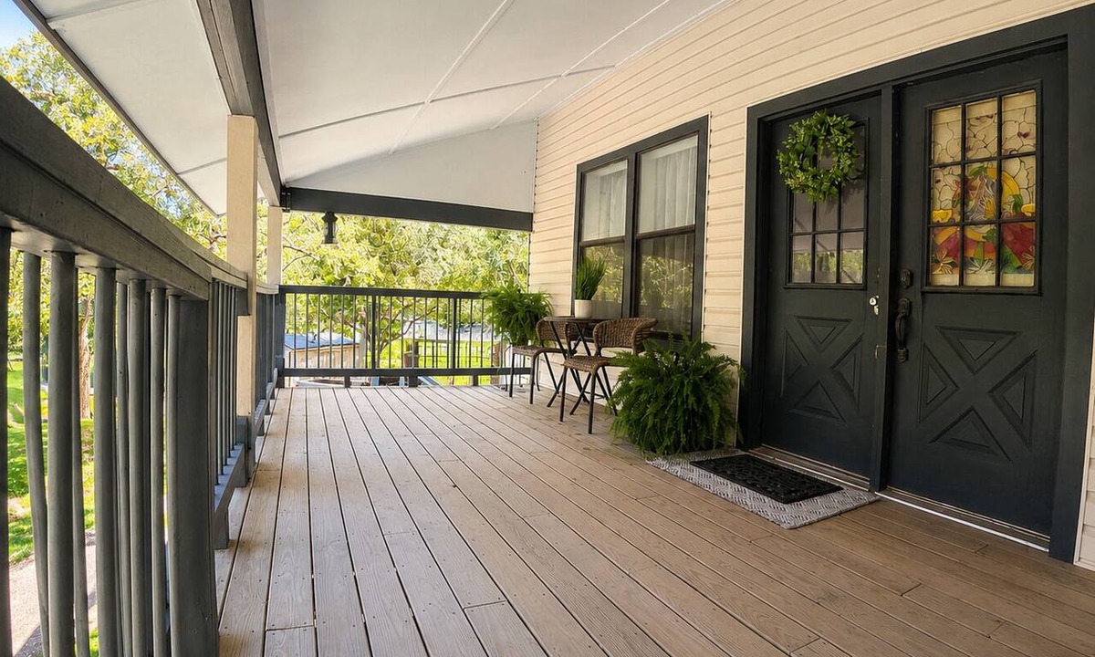 Del Valle Other | Spacious 3 full baths 10 beds 3-story house with private backyard in Del Valle