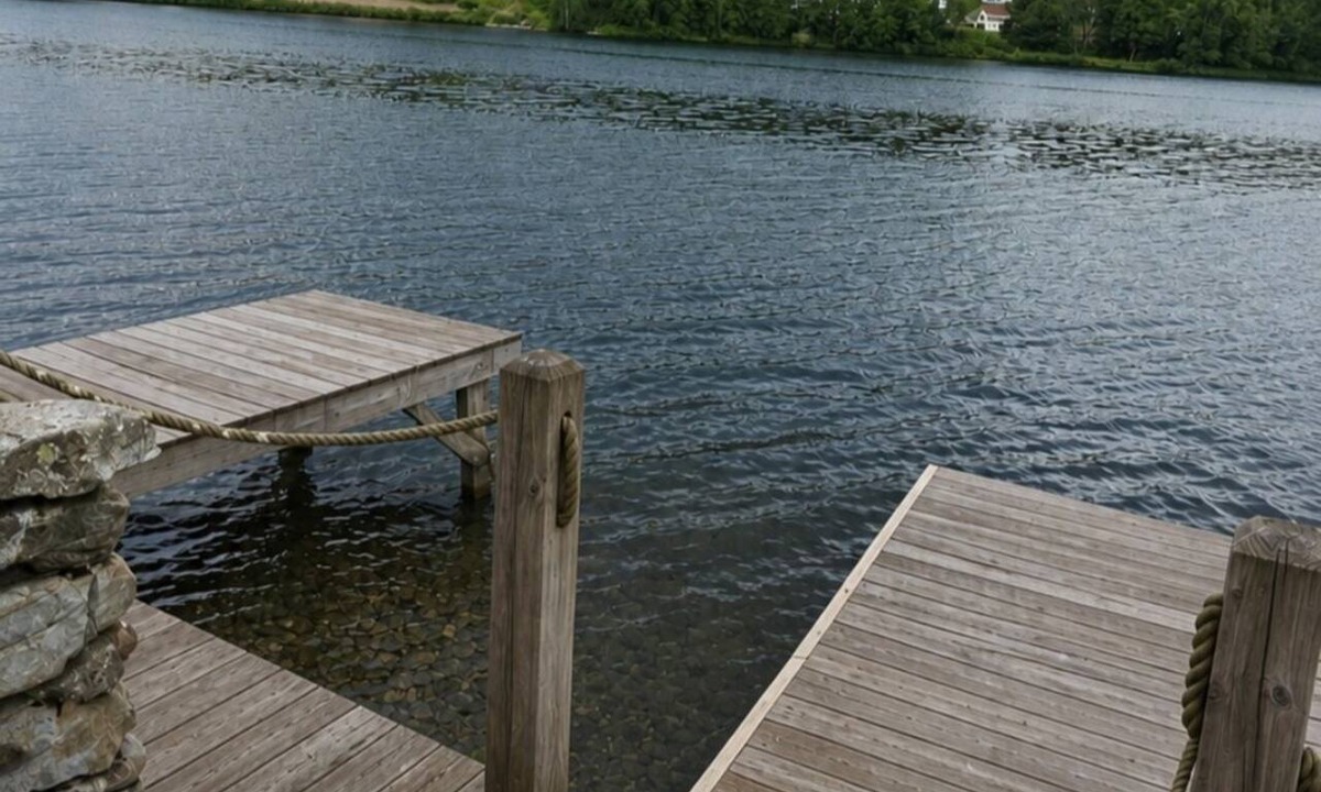 Shrewsbury House | Spacious 4-bedroom lake house in Shrewsbury MA.