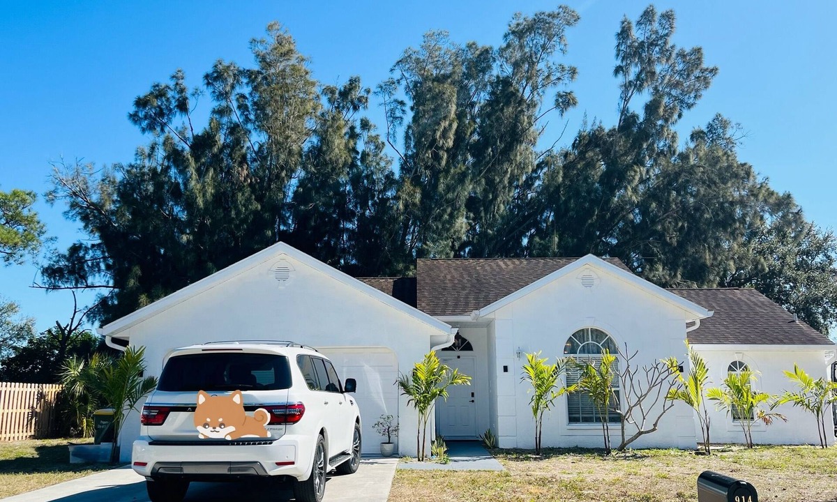 Sarasota House | Spacious 4BR, 7Bed, 2 BA 5 minute to downtown Sarasota, famous beach