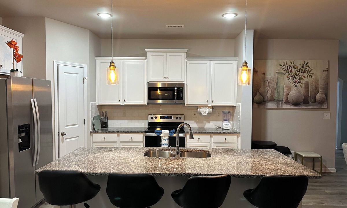 Harwood Lane House | Spacious 4BR Family Retreat Near Whitewater & Airport, pets allow