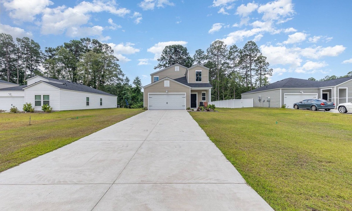 Red Hill House | Spacious 5-bedroom house with WiFi and AC in superb Myrtle Beach.