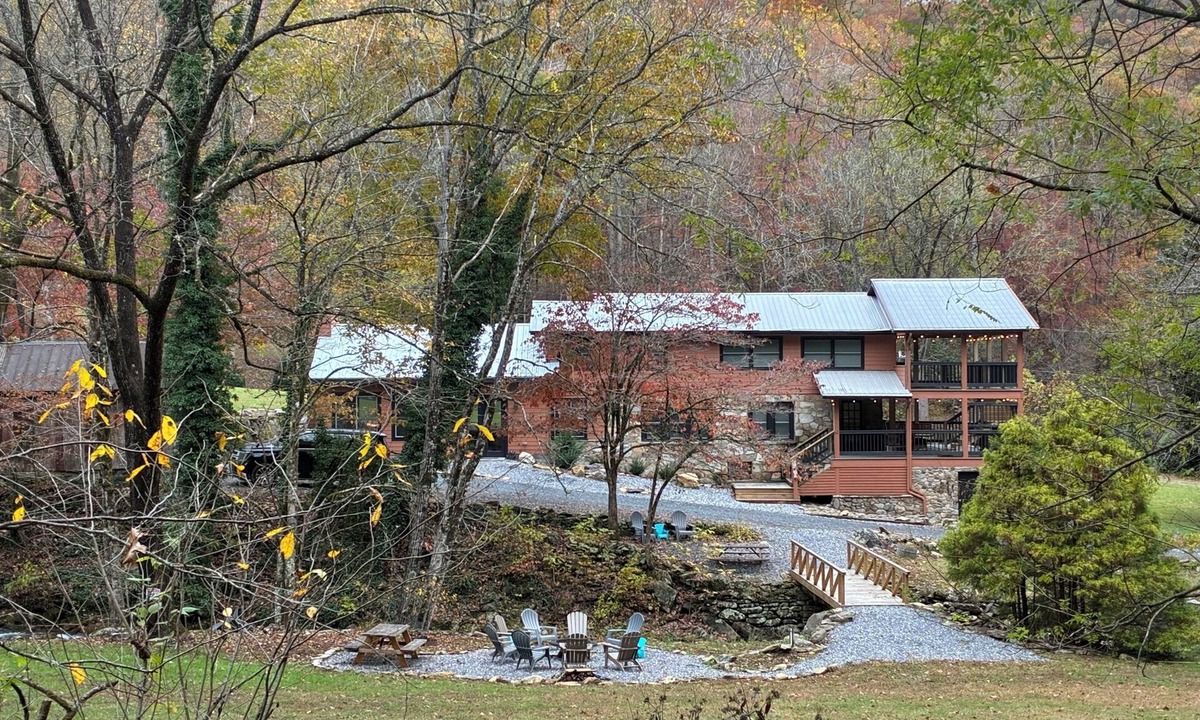 Whittier House | Spacious 6BR Private Family 63 Acre Estate Smoky MTN Golf Loud Creek Pickleball