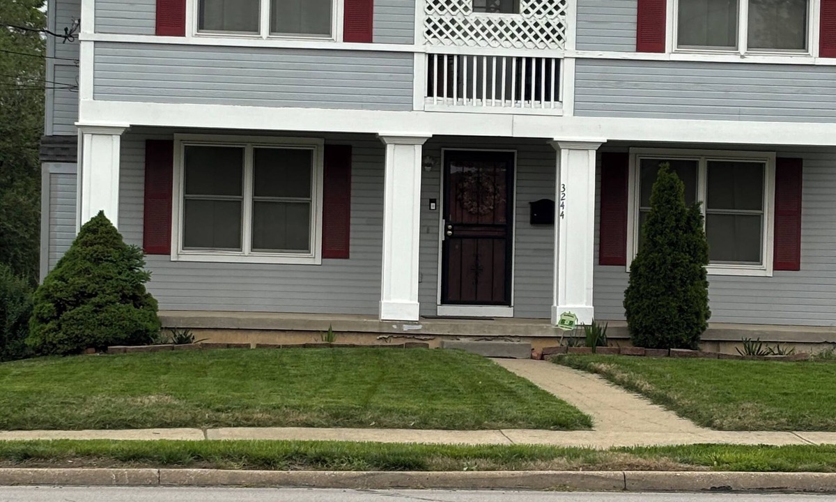 Kansas City House | Spacious Charming Md-town, 2Sty, conveniently located in the heart of KC