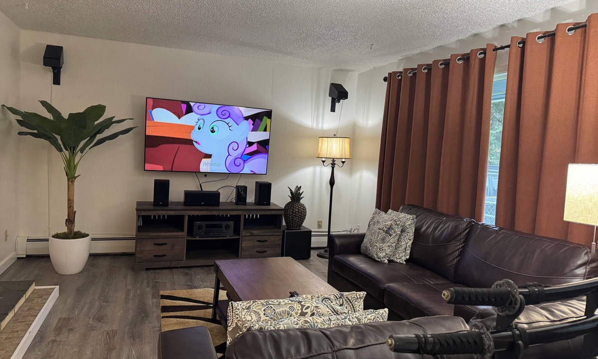 Mendenhall Valley House | Spacious & Comfy Family Home, minutes from the Airport!