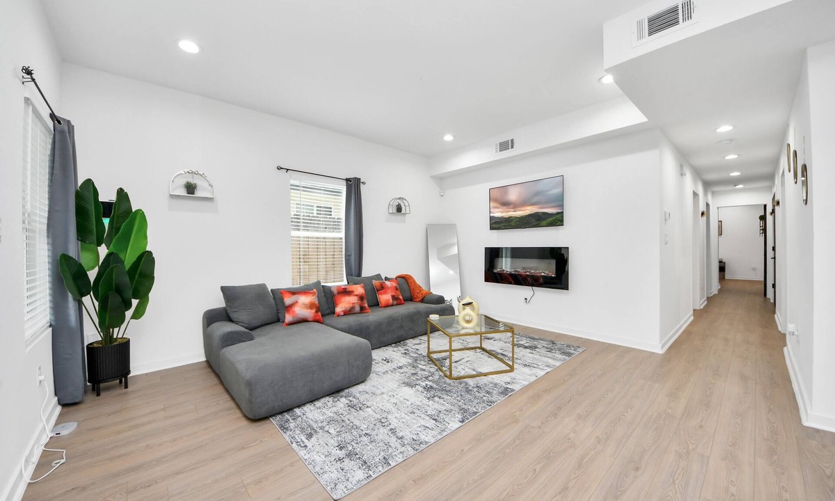 Northeast Houston House | Spacious Houston Retreat 3BR Sleeps 8 Free Parking Near NRG